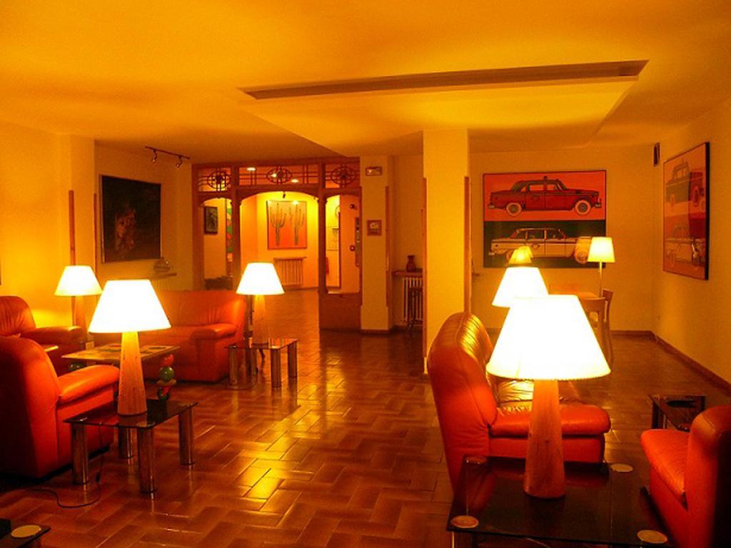 جاكا Hotel Pradas المظهر الخارجي الصورة