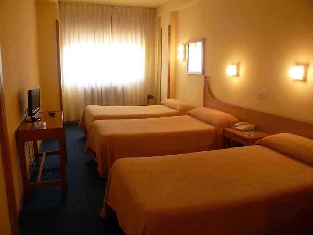 جاكا Hotel Pradas المظهر الخارجي الصورة