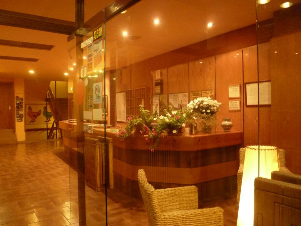 جاكا Hotel Pradas المظهر الخارجي الصورة
