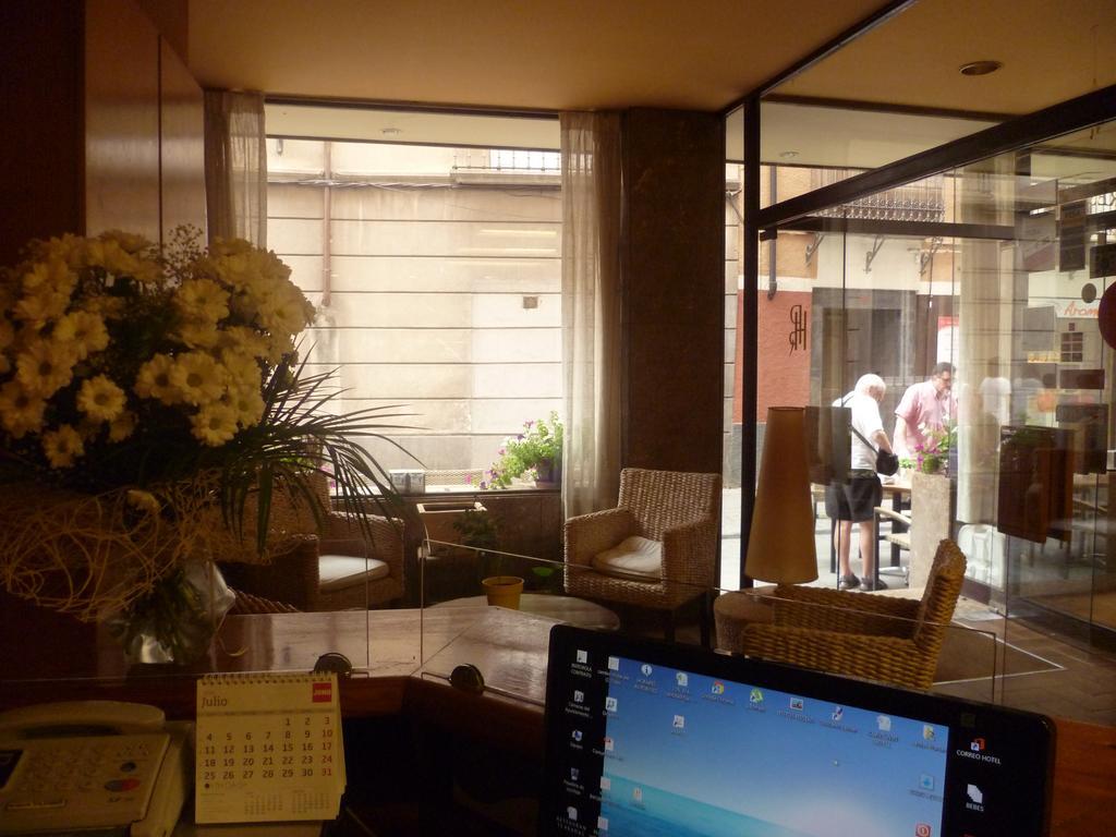 جاكا Hotel Pradas المظهر الخارجي الصورة