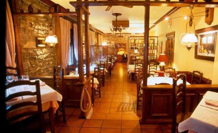 جاكا Hotel Pradas المظهر الخارجي الصورة