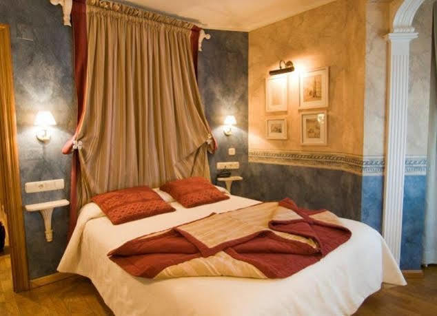 جاكا Hotel Pradas المظهر الخارجي الصورة